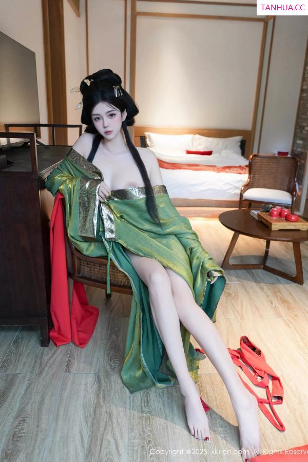   [XiuRen]高清写真图 2025.04.09 No.10126 雪糕CiCi 性感古风第61张图片